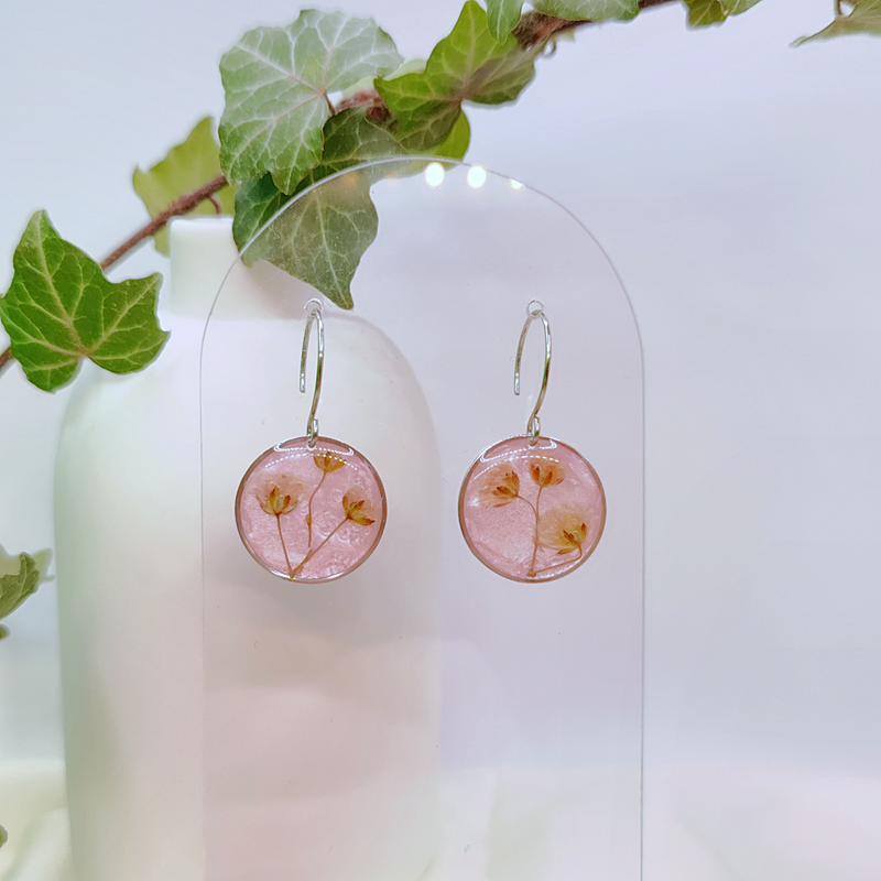 Boucles d’oreilles fleur de Gypsophile – Nirisaya
