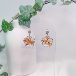 Boucles d’oreilles fleur de Laurier Tin– Nirisaya
