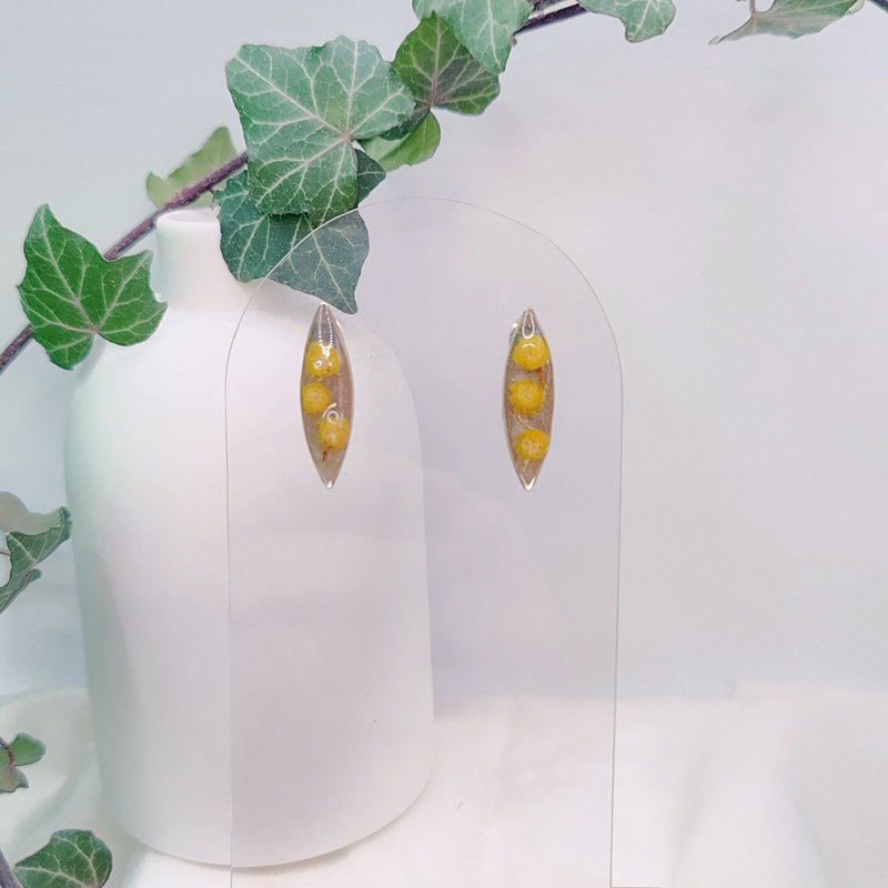 Boucles d’oreilles fleur de Mimosa – Nirisaya