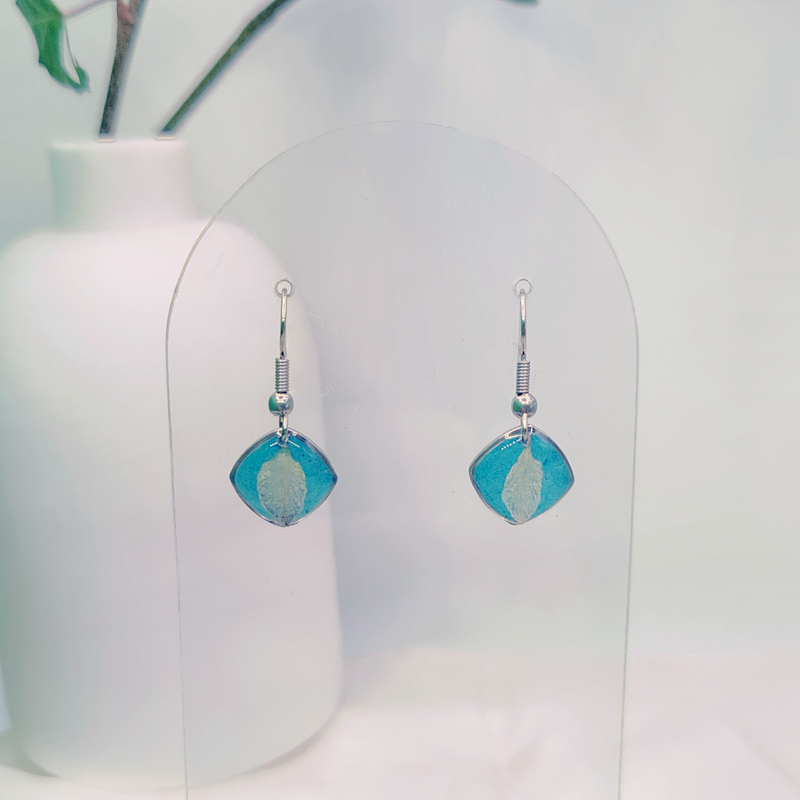 Boucles d’oreilles fleur de Nigelle – Nirisaya