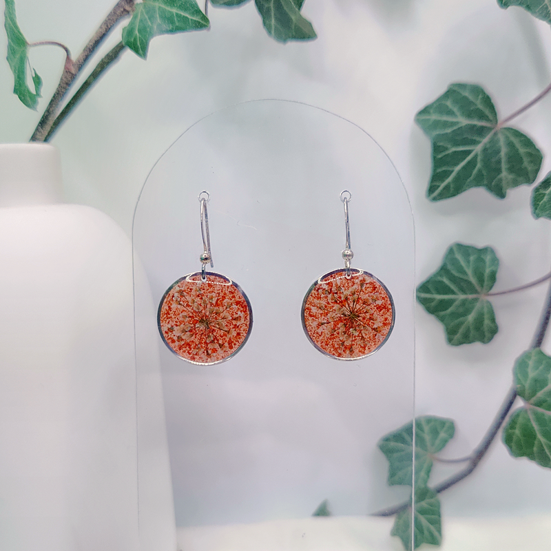 Boucles d’oreilles fleur de Cerfeuil et Padouk– Nirisaya